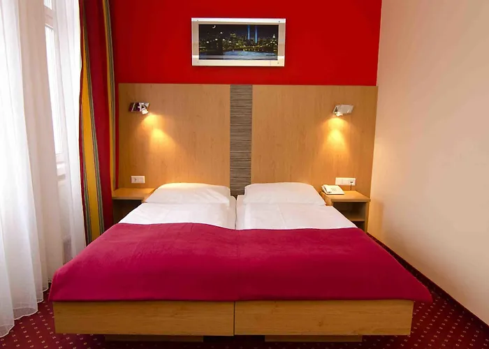 Cryston Hotel