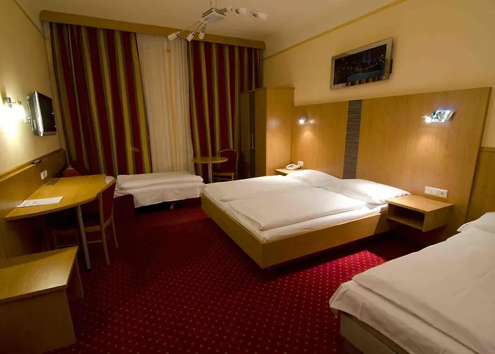 Cryston Hotel