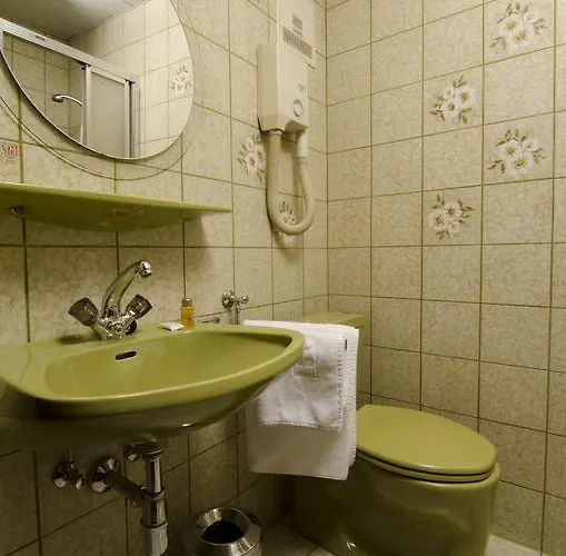 Hotel Cryston 3*