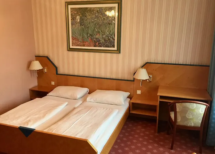 Cryston Hotel