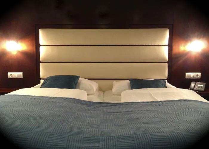 Cryston Hotel 3*