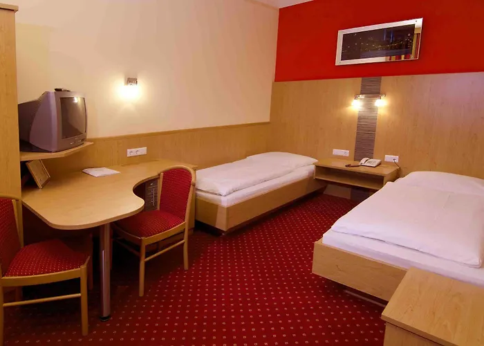 Cryston Hotel